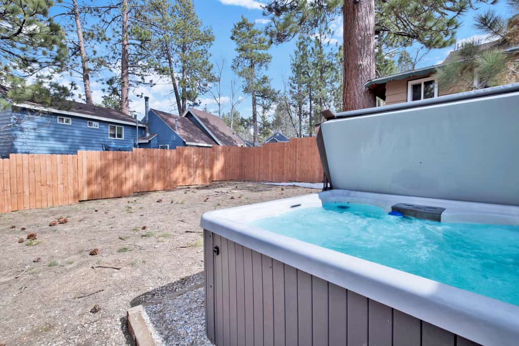 Storyville Retreat Cabin w/ Hot Tub at Big Bear Lake