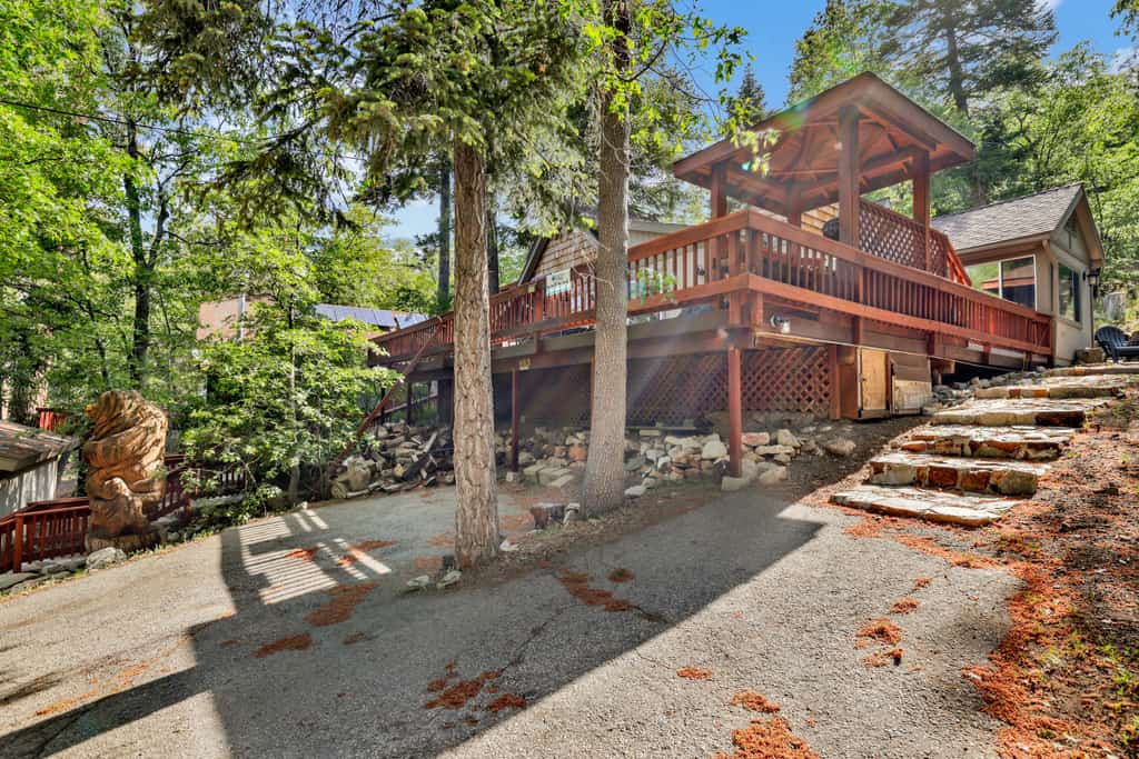 Near The Village | Hot Tub + Games | Sleeps 11