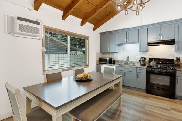 Sweet Retreat Ski Haus Cottage at Big Bear Lake