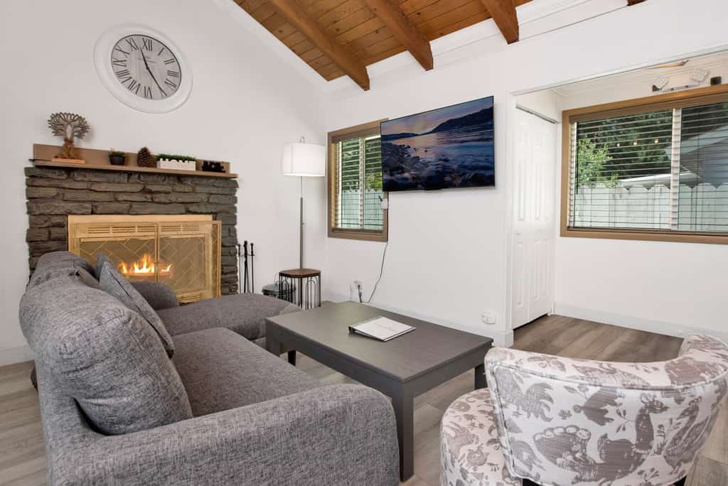 Sweet Retreat Two Cabin Combo- Walk to Ski Lifts & Dining