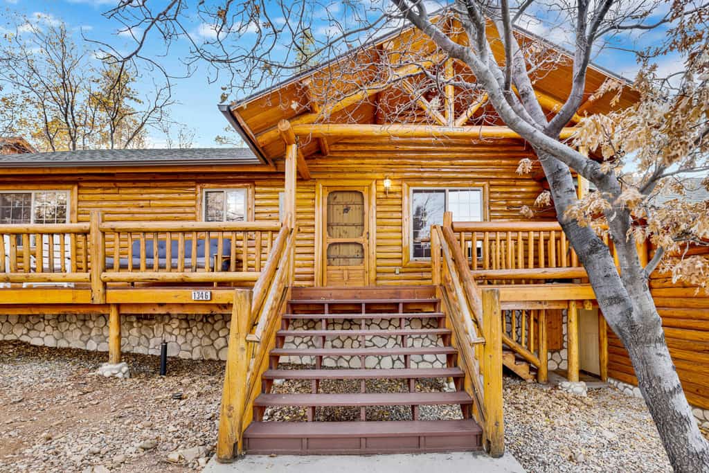 Crescenta Pines Log Cabin Retreat w/ Hot Tub