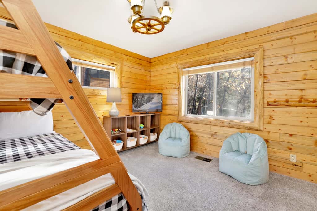 Crescenta Pines Log Cabin #2346