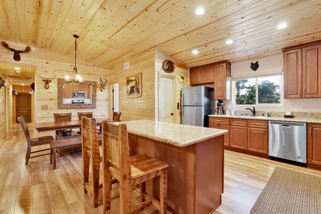 Skyline Log Cabin | Views, Pets & Slopes