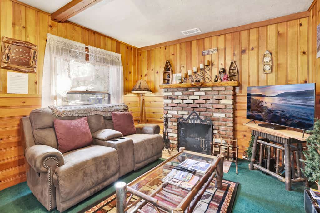 Bear Paw Cottage at Big Bear w/ Hot Tub