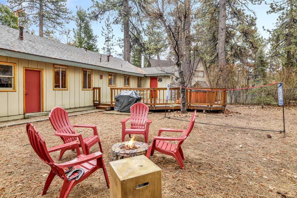 Timber Pines Chalet Retreat Cottage w/ Hot Tub