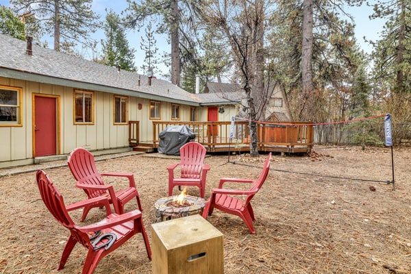 Timber Pines Chalet Retreat Cottage w/ Hot Tub