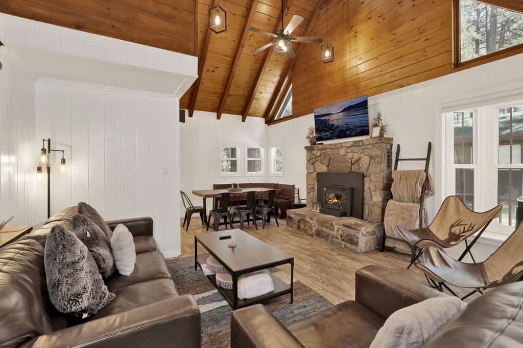 3BR Family Compound, Walk to Golf, Hiking, Near Zoo, Pet Friendly
