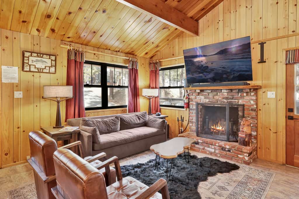 Relaxing Bruin Chalet at Big Bear City- Minutes to Activities