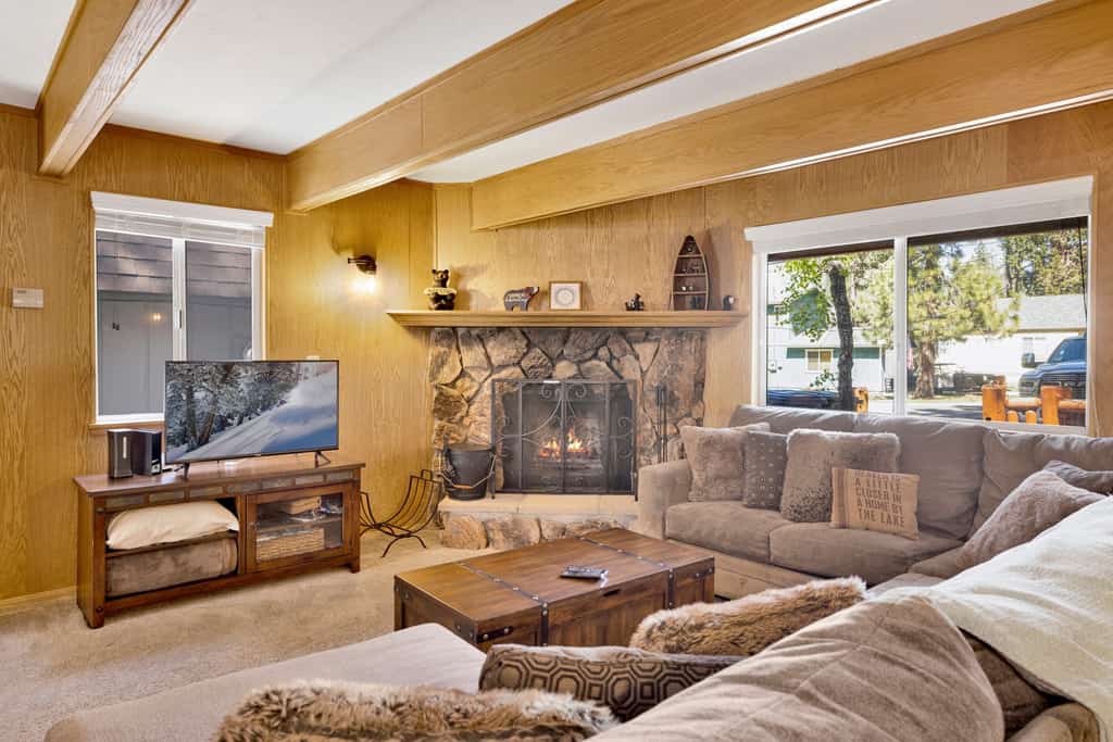 Our Cabin in the Woods Log Cabin Retreat w/ Hot Tub