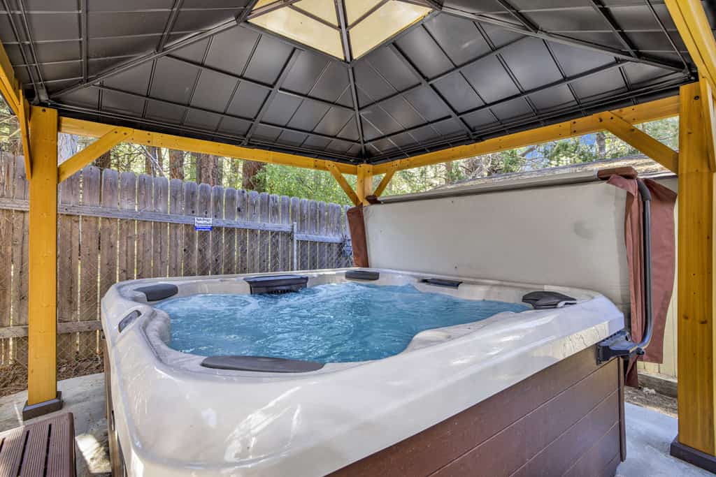 Our Cabin in the Woods Log Cabin Retreat w/ Hot Tub