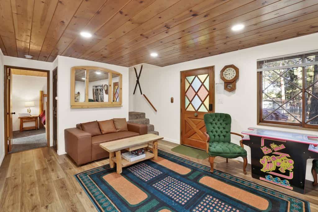 Highland Oaks Retreat at Big Bear- Relaxing Sugarloaf Cottage w/ Hot Tub