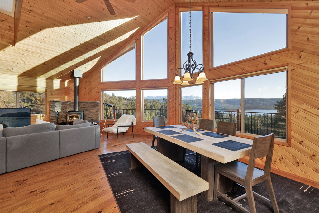 High-Top Lakeview Chateau #2520