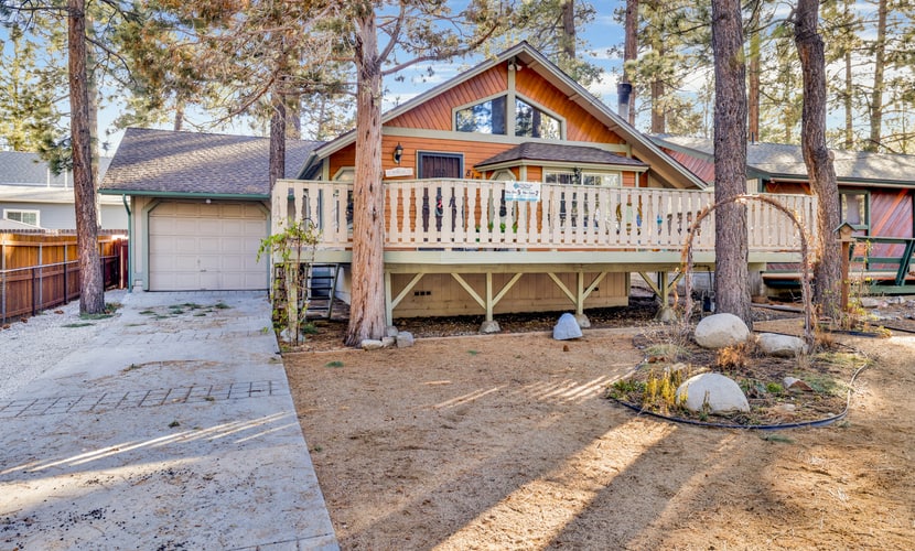 Cozy Big Bear Cabin Near Hiking Trails | Modern Mountain Retreat w/ Hot Tub