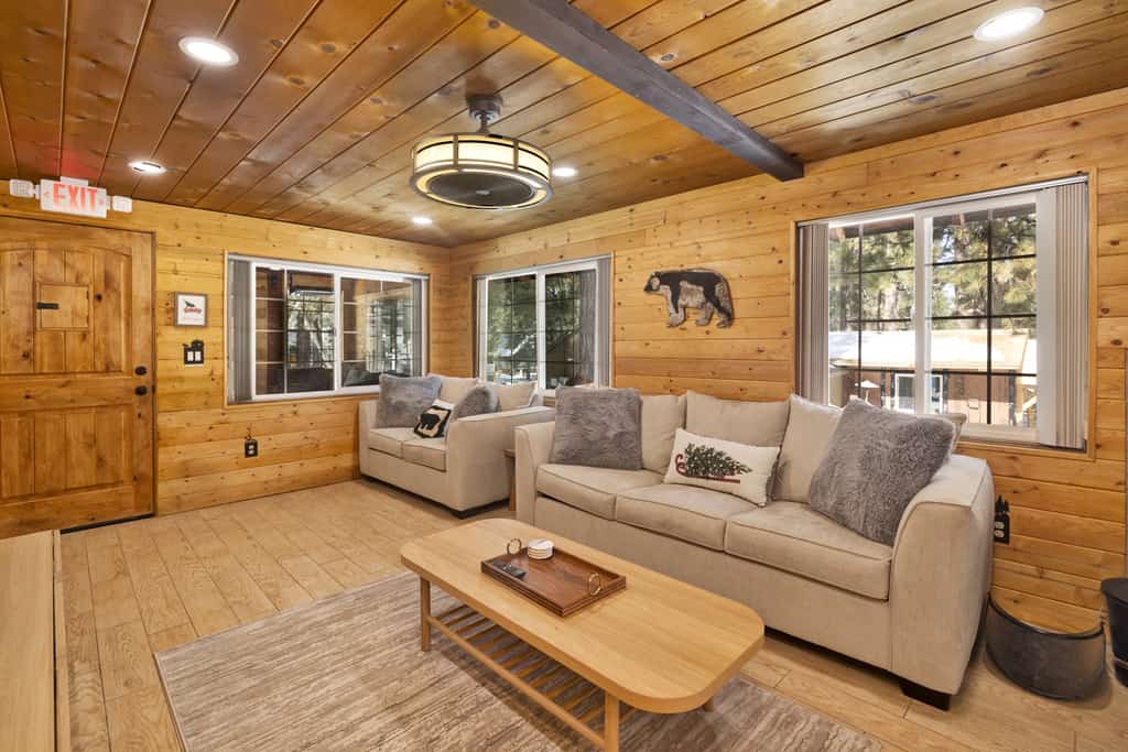 Lily's Bear Cabin | Adorable Downtown Cottage with Brand-New Game Room