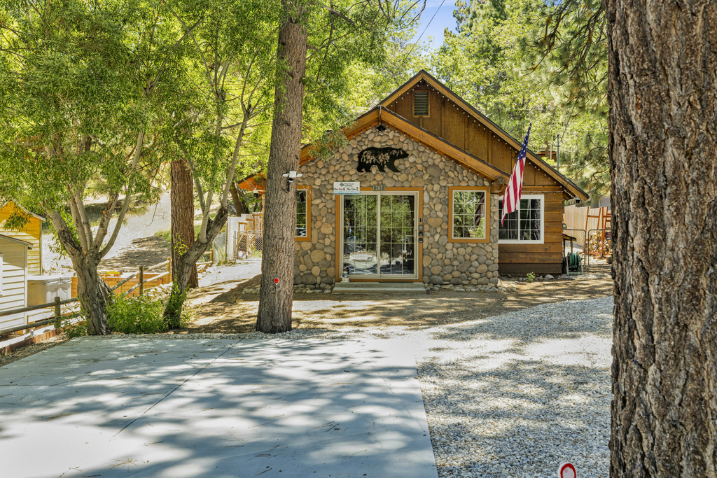 Lily's Bear Cabin #2544
