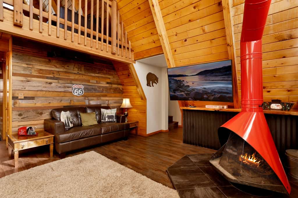 Black Diamond Vista | Hot Tub • 3 Decks • Dog-Friendly • Steps to Bear Mountain Resort