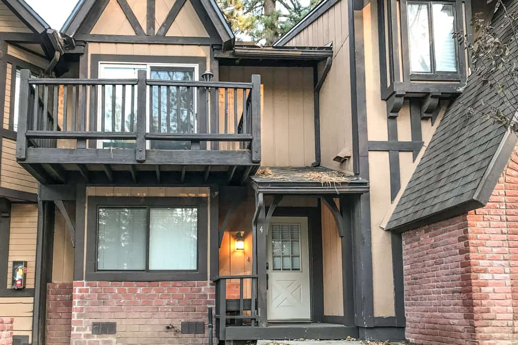 Rosie's Hideaway ~ Spacious Retreat Near the Mountain & Lake with Grill & Full Kitchen