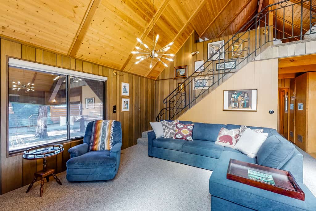 Pinewood Haus ~ Beautiful & Convenient 1960s Cabin w/ Wood Stove, near Skiing & Lake Attractions