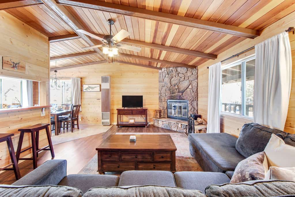 Vista Sugarloaf ~ Mountain getaway near town & skiing w/ gas grill & spacious deck