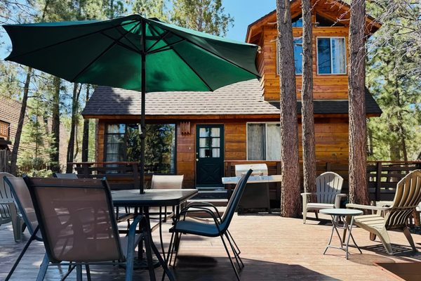 The Wilkie Cabin ~ Calming home hideaway in the woods with fireplace, balcony, grill, & board games