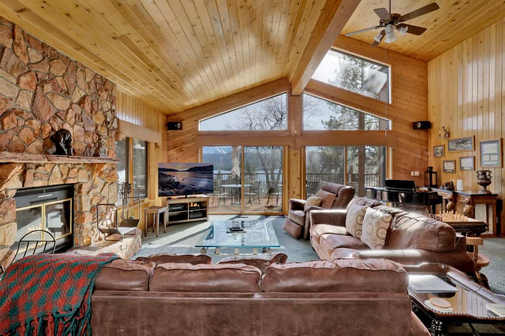 Big Bear 7th Heaven ~ Lakeview Chalet with Hot Tub, Sauna, Grill, Great Deck Views