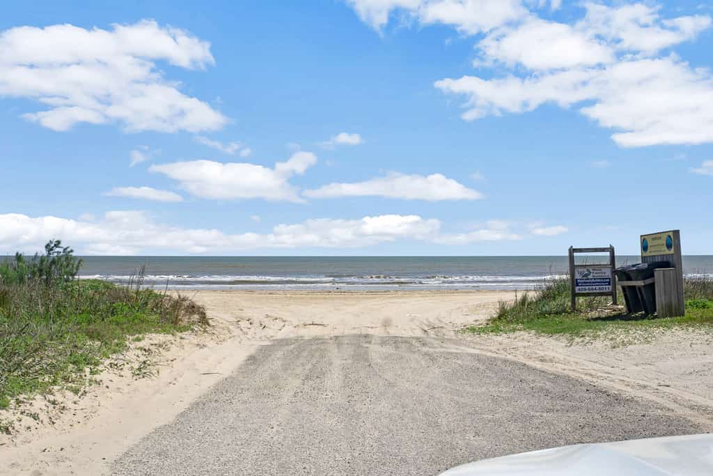 Beachfront | Ocean Views, Deck & Gaming Console