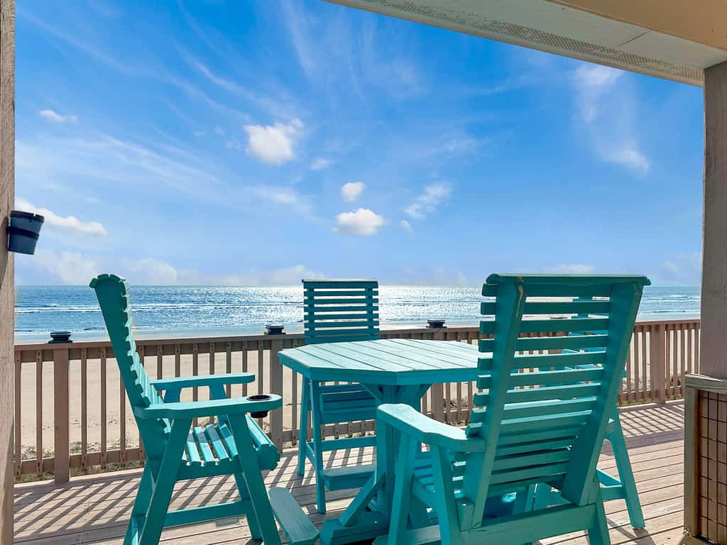Beachfront | Ocean Views, Deck & Gaming Console