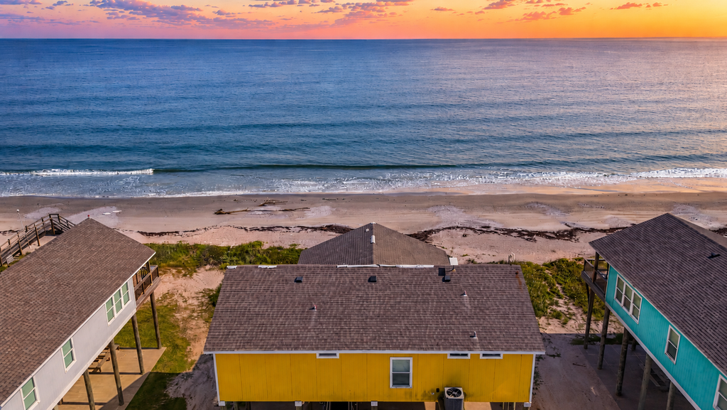 Splash Spacious 3BD 3bath Beachfront! Steps to Beach!
