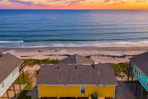 Splash Spacious 3BD 3bath Beachfront! Steps to Beach!