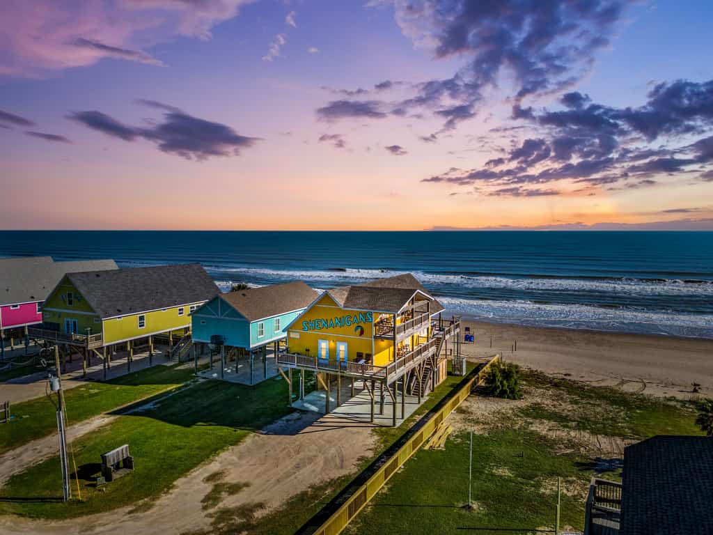 Beachfront | Hot Tub, Bar & Stunning Views