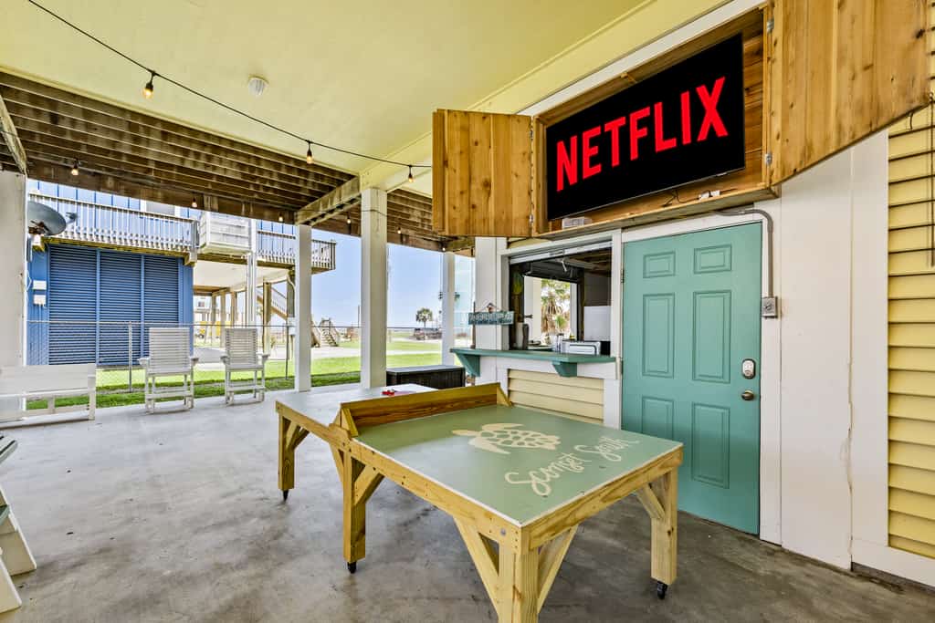 Beach Retreat | Views, Bar, BBQ, Arcade, Games, Fenced Yard, Deck, Steps to Sand