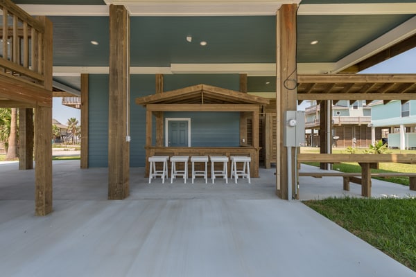 Beach House | Tiki Bar, BBQ, Pet-Friendly & Sleeps 14