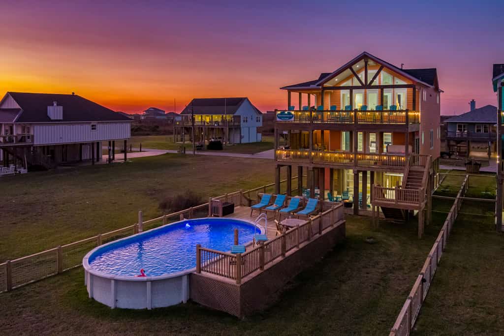 Luxurious Beachfront 4BR with Pool, Hot tub, Elevator