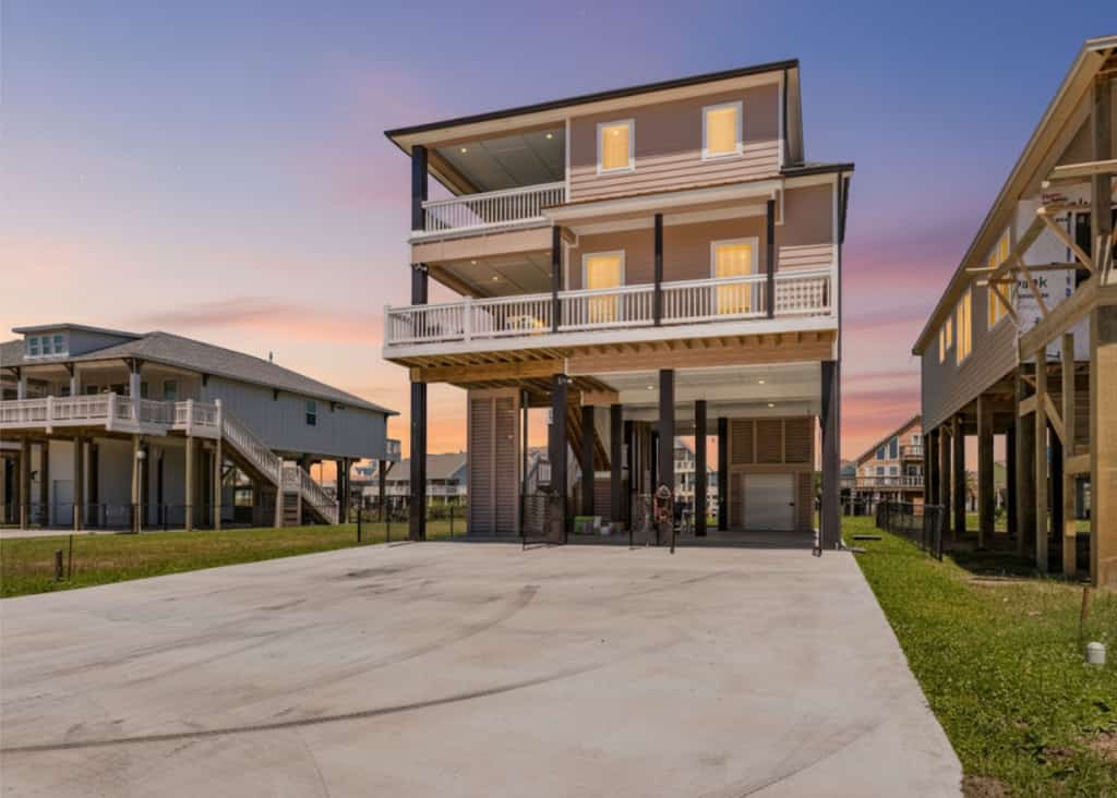 Steps to the Beach | Gated Community, Canal Views & Lift