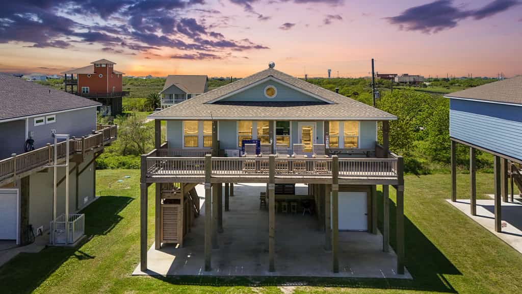 Steps to the Beach w/ Modern Interior & Tiki Bar