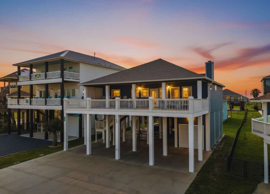 Steps to the Beach | Game Room l Firepit
