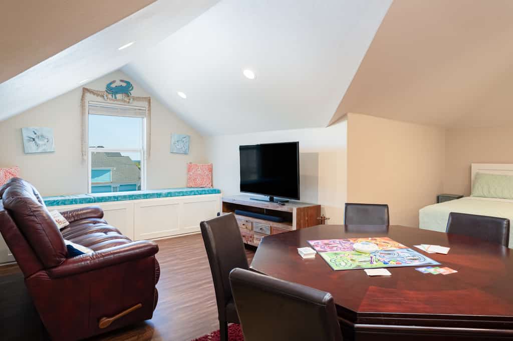 Ocean View | Hot tub | Game Loft | Walk to beach l Pickleball