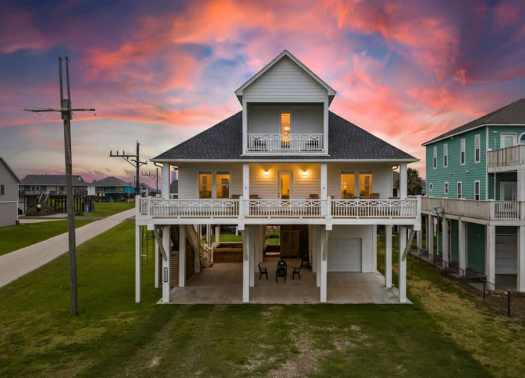 Ocean View l Tiki Bar, Deck & Private Beach Access