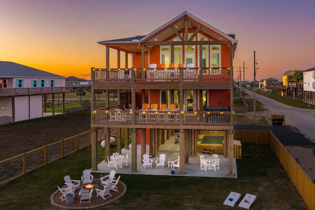 Luxury Beachfront l Private Hot Tub, Pool, & 2 Arcade Games | Pet-Friendly | Elevator