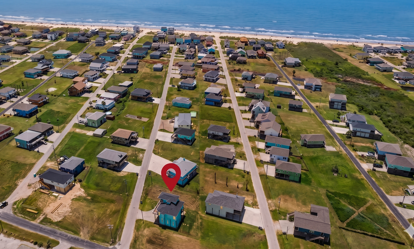 Steps to the Beach | Tiki Bar Fun | Epic Bay Views | Sleeps 8 | Pet-Friendly