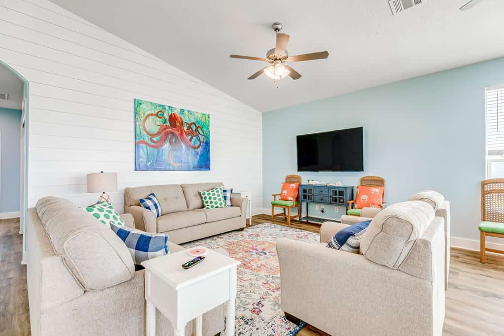 Paradise | Steps to the Beach | Large Deck | Dog Haven
