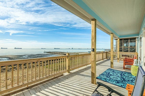 Prime | Beachfront | Large Deck | Pet-Friendly