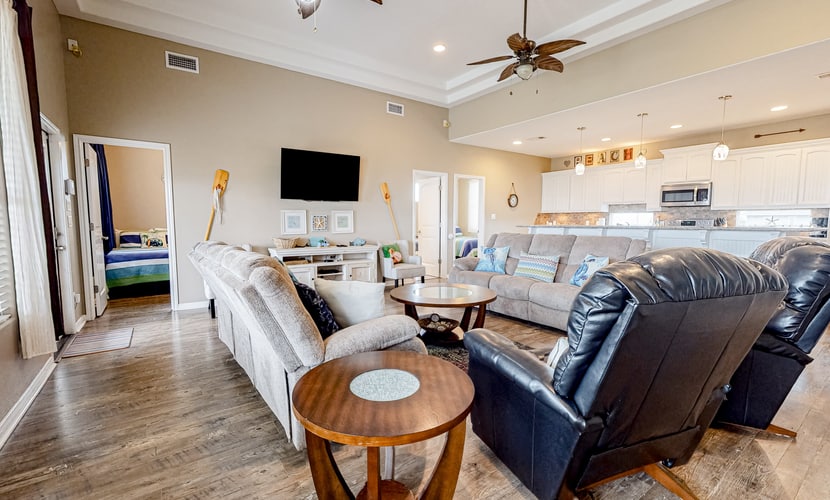 Ultimate | Steps to the Beach | Large Deck | Dog Haven