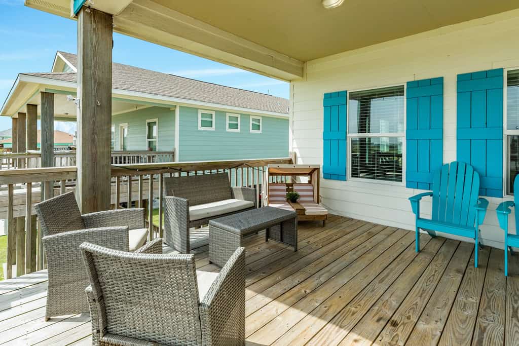 Prime | Steps to the Beach | Large Deck | Pet Friendly