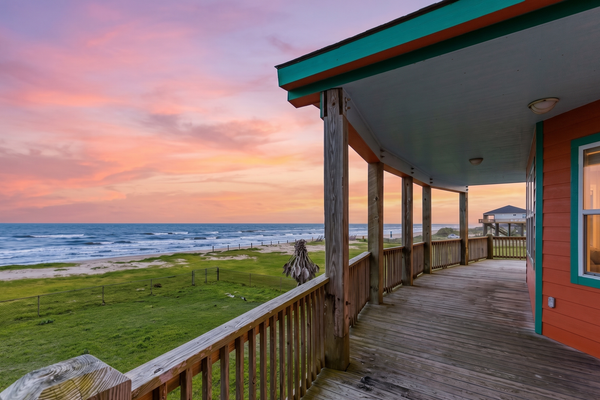 Beachfront l Free Cancellation l Fenced Yard