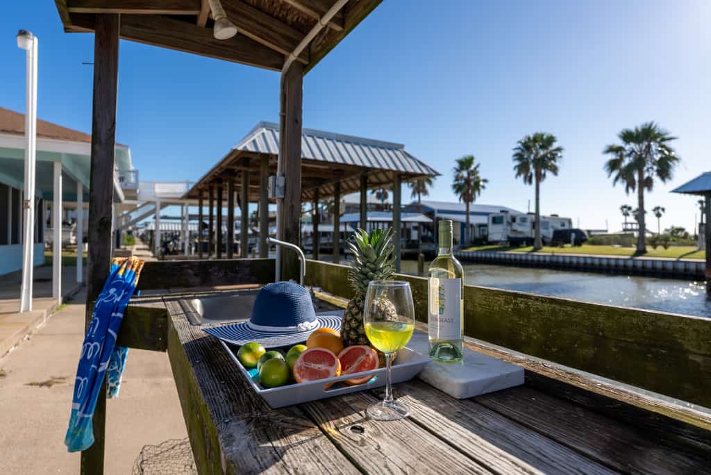 Prime | Canal Front w/ Dock | Great for Fishing l Outdoor Kitchen