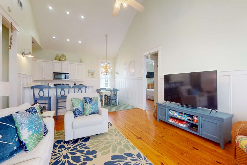 Retreat | Steps to the Beach | Large Deck | Family Fun