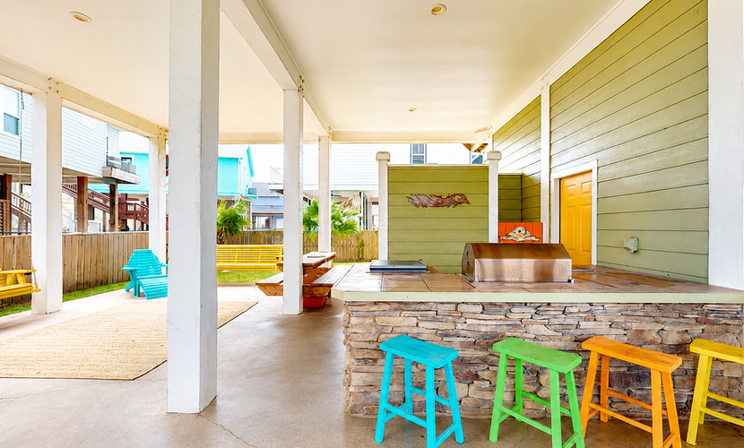Retreat | Steps to the Beach | Large Deck | Family Fun