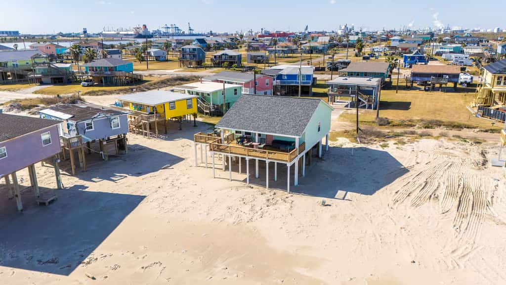 Prime | Beachfront | Beach Access | Sleeps 8