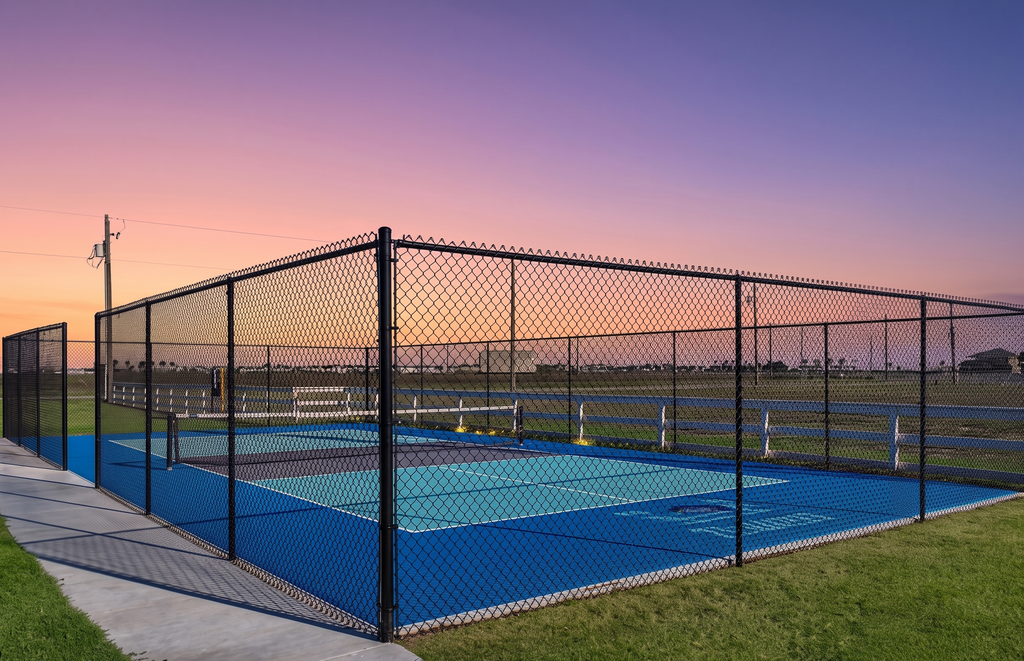 Modern | Steps to the Beach | Shared Pool, Pickleball, & Playground